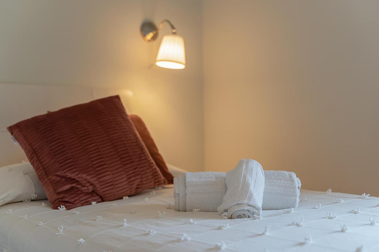 Sunny Flat W/ Balcony & Pool By Lovelystay Portimão Eksteriør billede