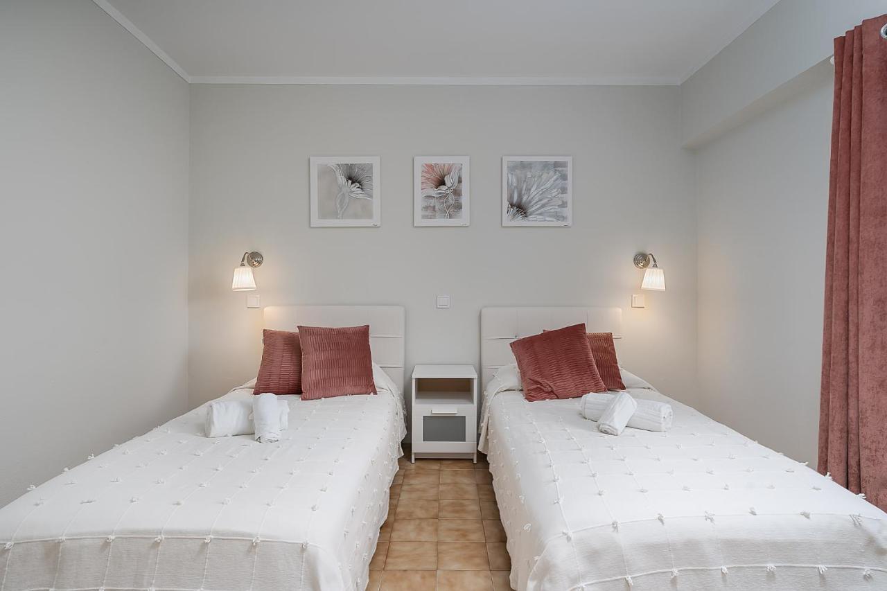 Sunny Flat W/ Balcony & Pool By Lovelystay Portimão Eksteriør billede
