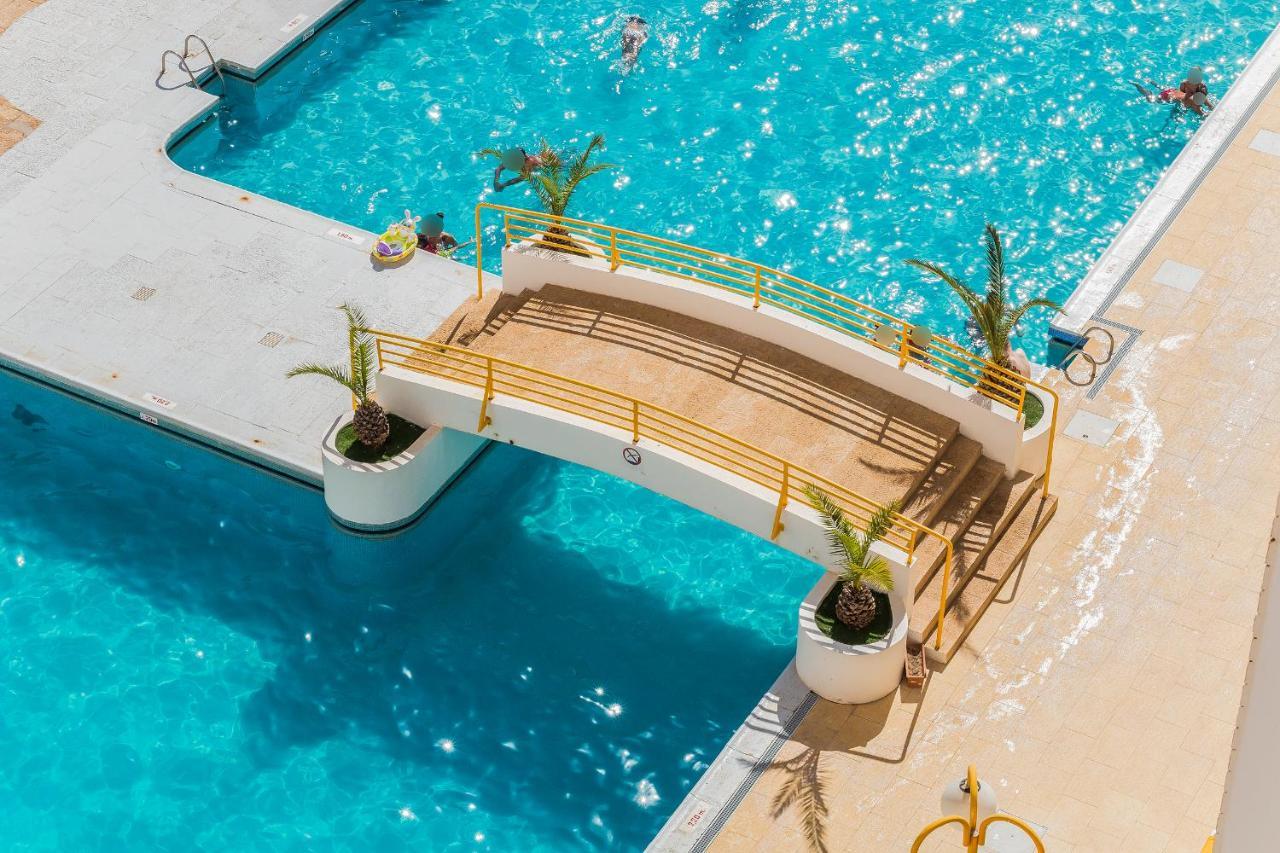 Sunny Flat W/ Balcony & Pool By Lovelystay Portimão Eksteriør billede