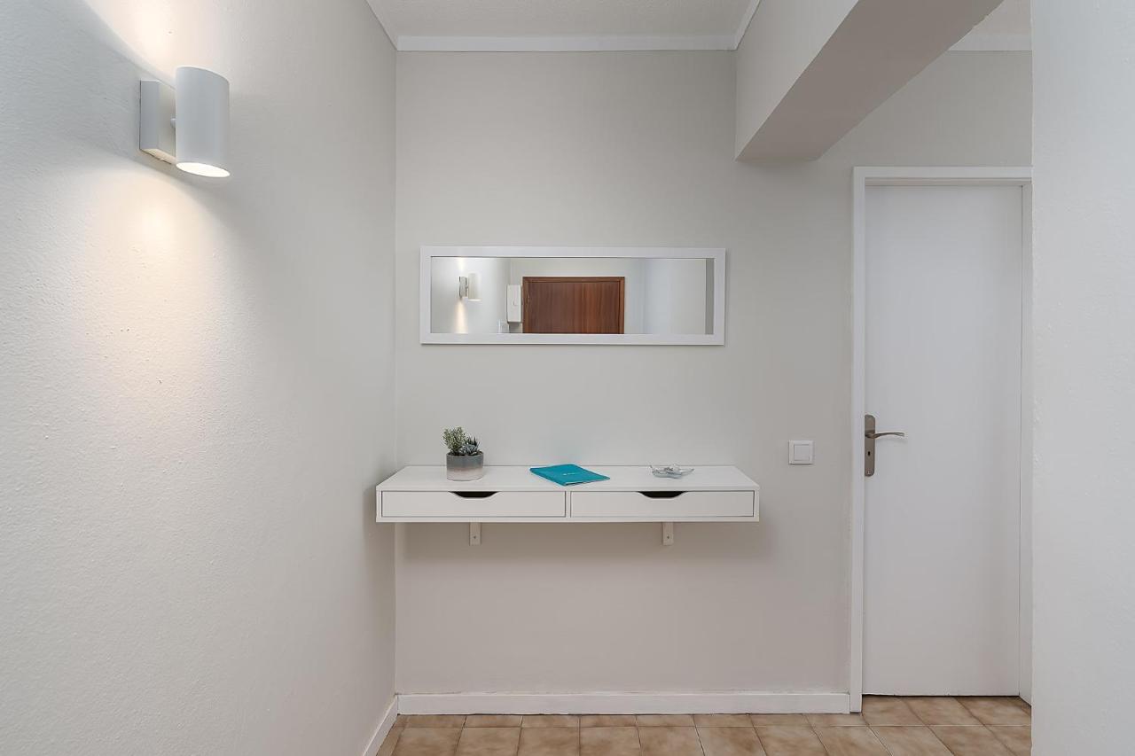 Sunny Flat W/ Balcony & Pool By Lovelystay Portimão Eksteriør billede