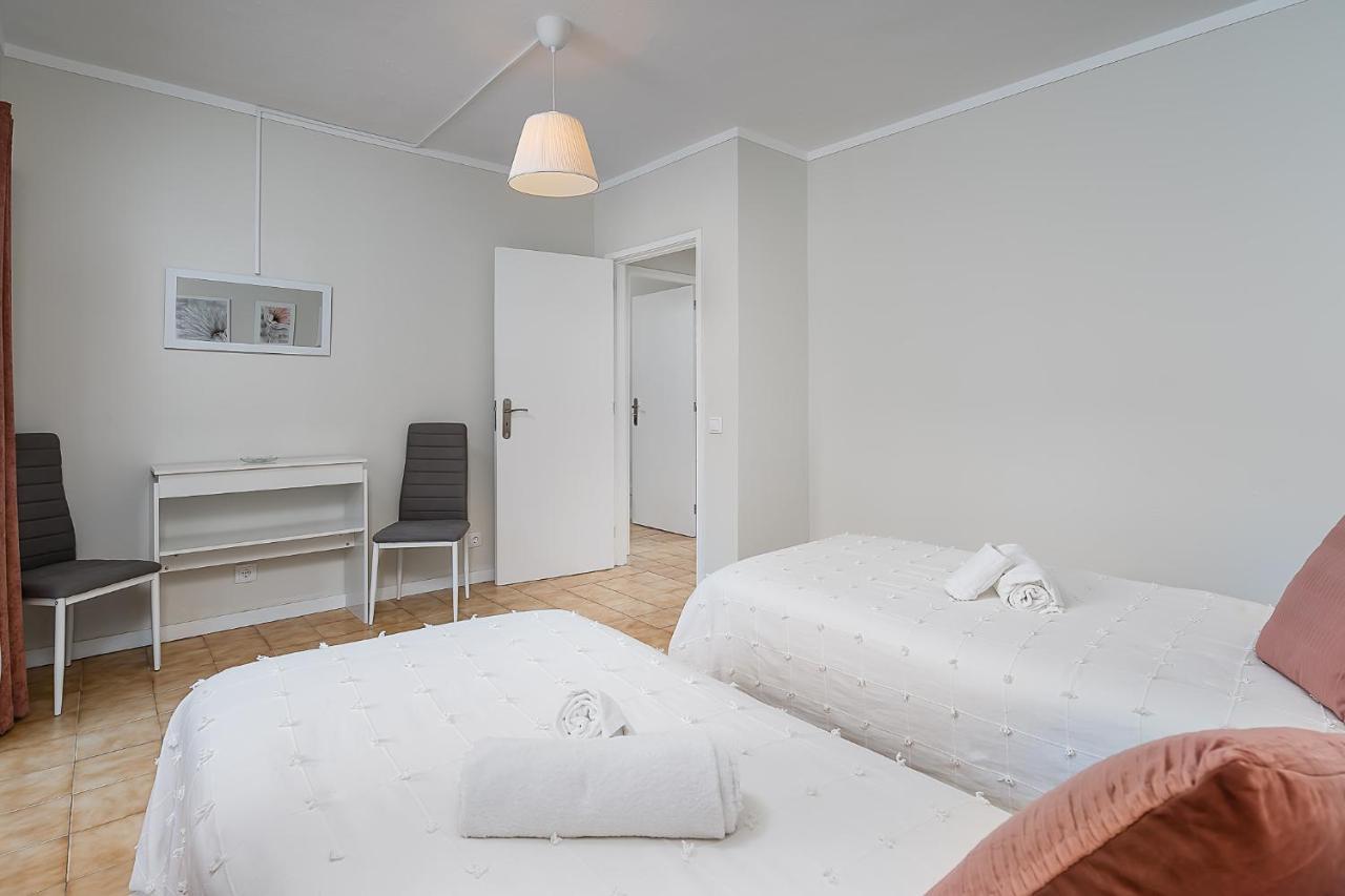 Sunny Flat W/ Balcony & Pool By Lovelystay Portimão Eksteriør billede