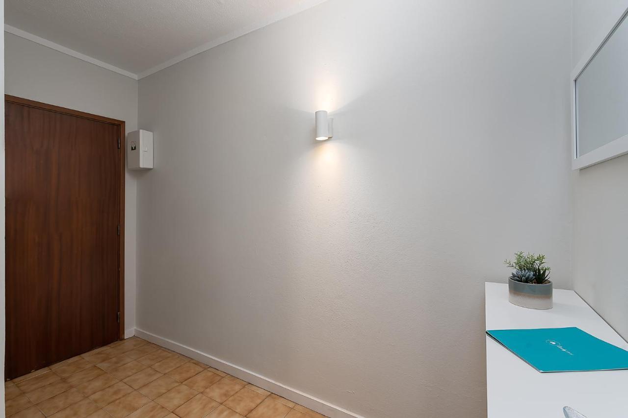 Sunny Flat W/ Balcony & Pool By Lovelystay Portimão Eksteriør billede